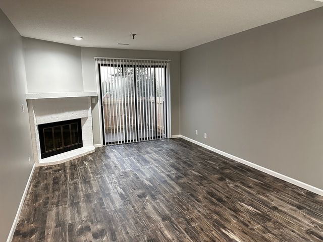 1340 Brook Street J, St. Charles, IL 60174