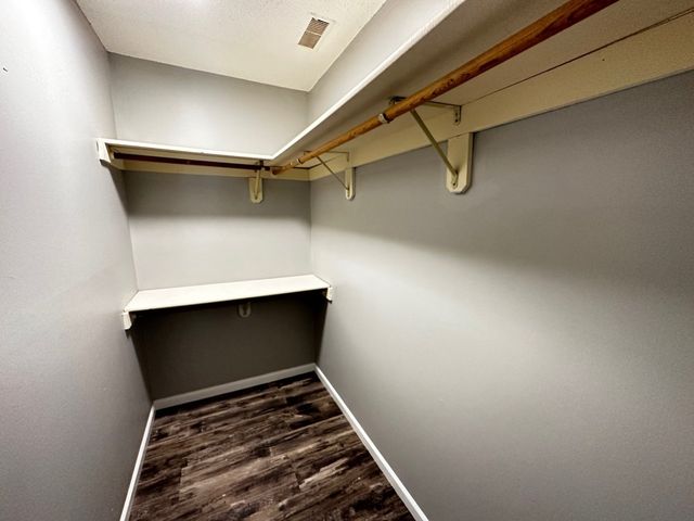 1340 Brook Street J, St. Charles, IL 60174