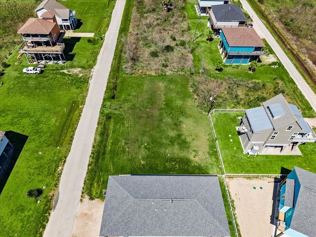 938 Melody Lane, Crystal Beach, TX 77650