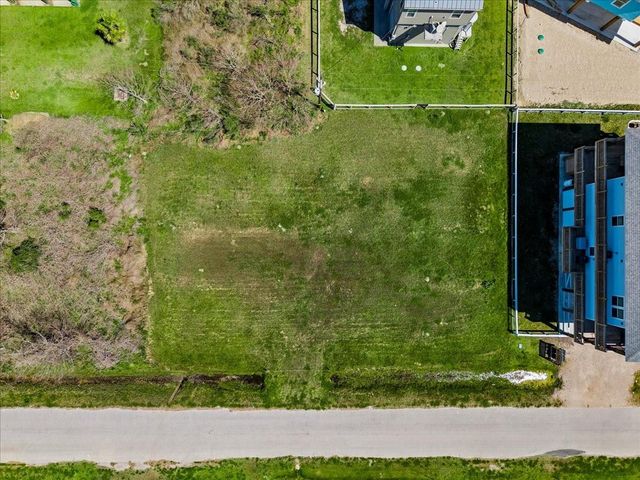 938 Melody Lane, Crystal Beach, TX 77650