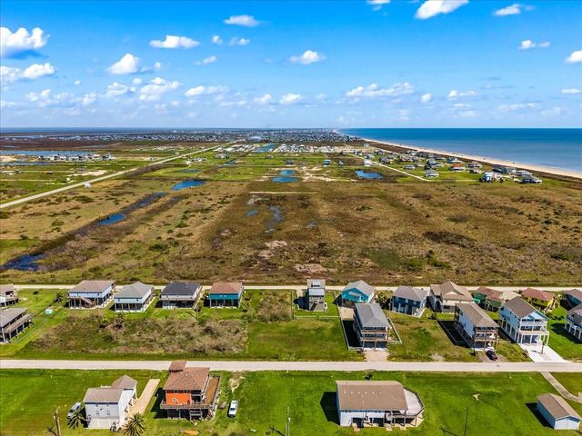 938 Melody Lane, Crystal Beach, TX 77650