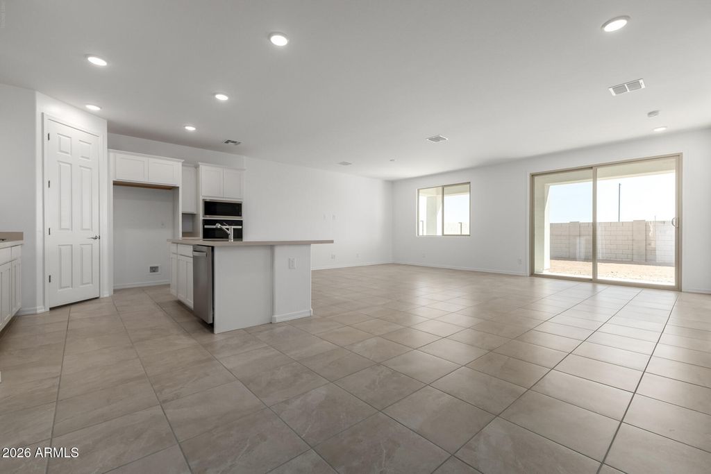 17269 W Saguaro Vista Drive, Surprise, AZ 85387 — photo 4
