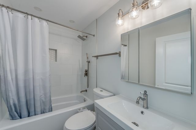 421 Elm Street 6K, Deerfield, IL 60015