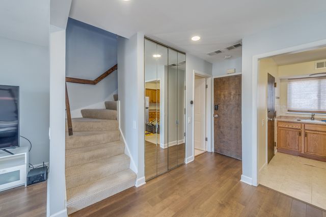 421 Elm Street 6K, Deerfield, IL 60015