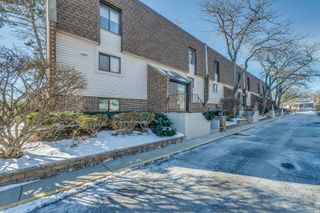 421 Elm Street 6K, Deerfield, IL 60015