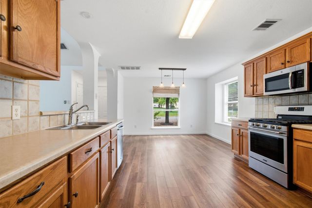244 Sampson, Kyle, TX 78640