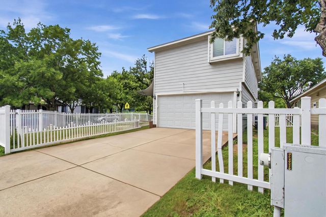 244 Sampson, Kyle, TX 78640