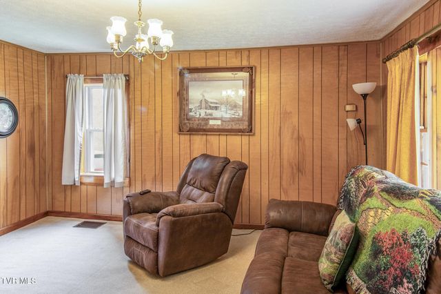 2911 Kingdom Road, Duffield, VA 24244