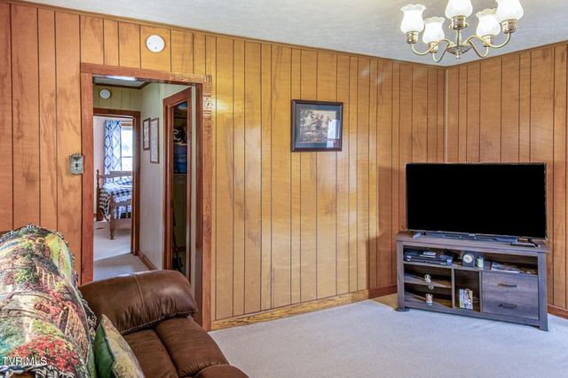 2911 Kingdom Road, Duffield, VA 24244