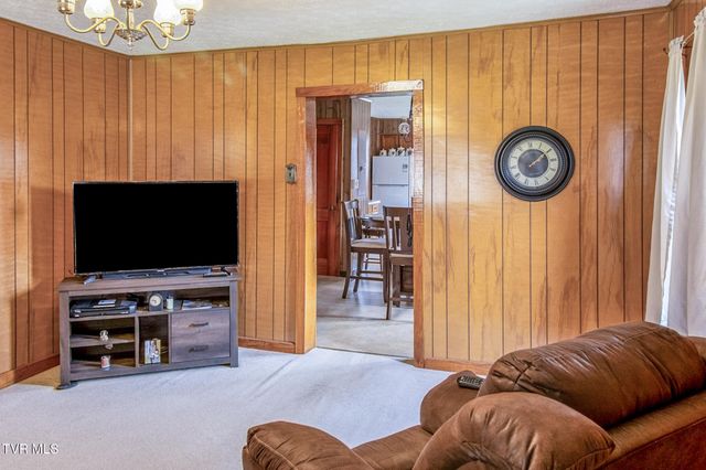 2911 Kingdom Road, Duffield, VA 24244