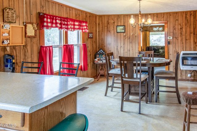 2911 Kingdom Road, Duffield, VA 24244