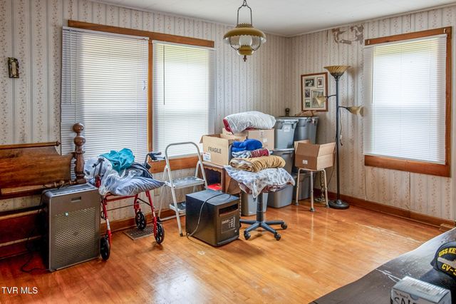 2911 Kingdom Road, Duffield, VA 24244