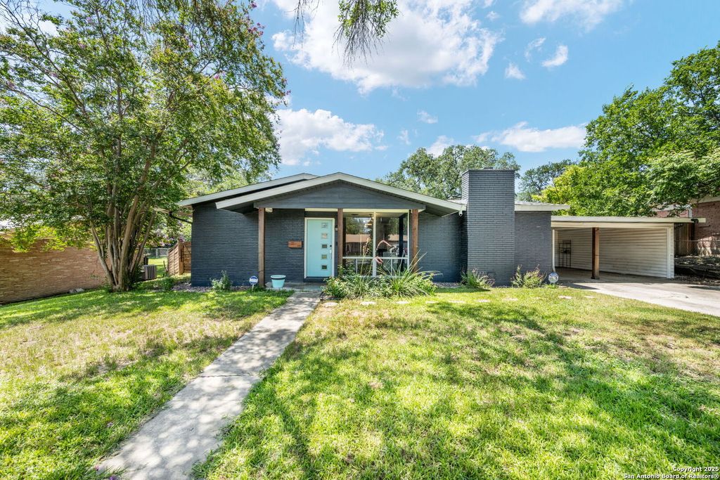 250 Maplewood Ln, San Antonio, TX 78216