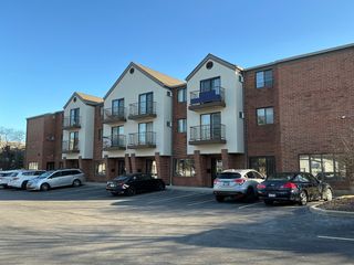 215 E Park Avenue 202, Libertyville, IL 60048