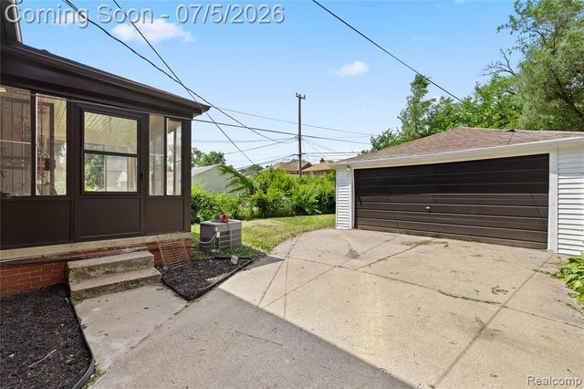 18959 Woodingham Drive, Detroit, MI 48221