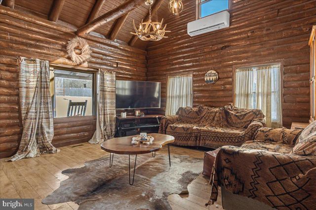 325 SADDLEBRED DR, Hedgesville, WV 25427