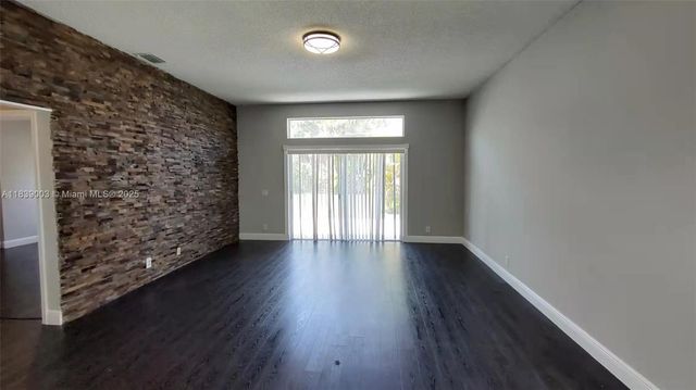 675 Maplewood Ct 675, Weston, FL 33327