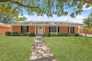 805 Rosewood Drive, Baytown, TX 77520