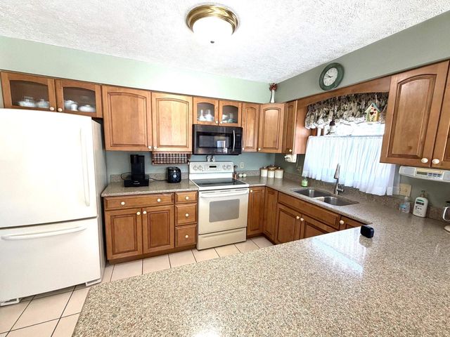 318 Oak Knoll Road, Williston, VT 05495