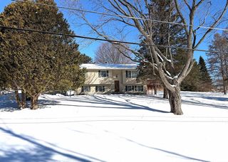 318 Oak Knoll Road, Williston, VT 05495