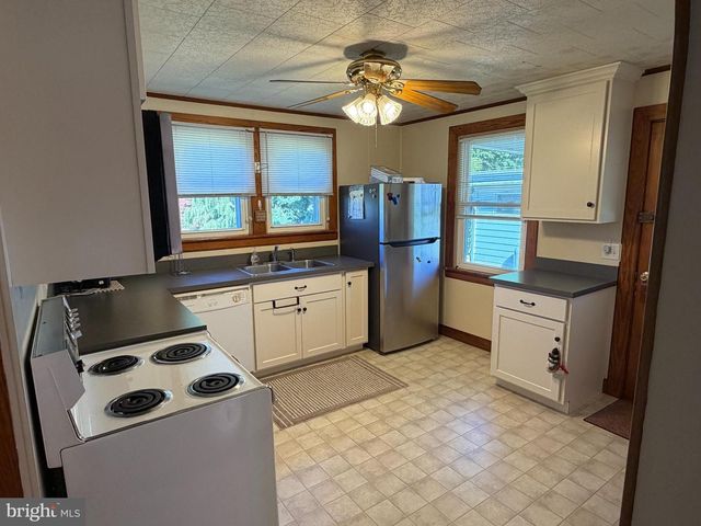 125 S WINDSOR AVE, Palmyra, PA 17078