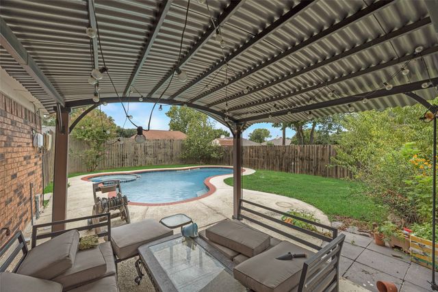 1670 Crosshaven Drive, Lewisville, TX 75077