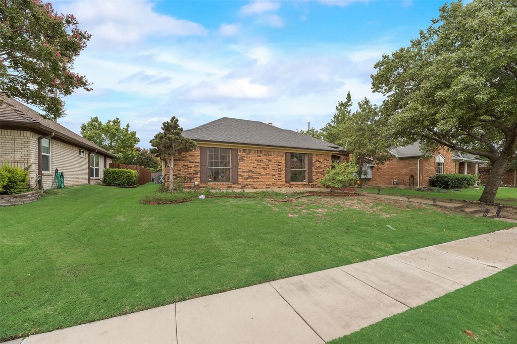 1670 Crosshaven Drive, Lewisville, TX 75077