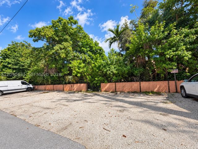 816 NW 87th Ave 203, Miami, FL 33172
