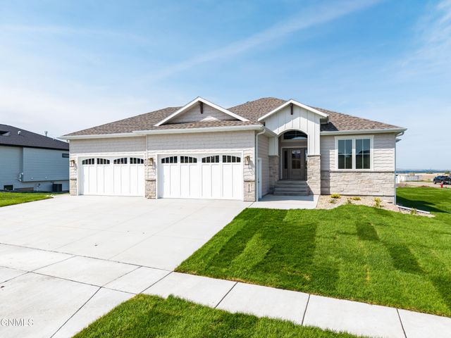 2722 Frisco Way, Bismarck, ND 58503