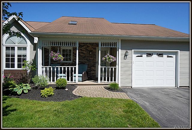 10 Sweet Bay Lane, Amherst, NY 14221