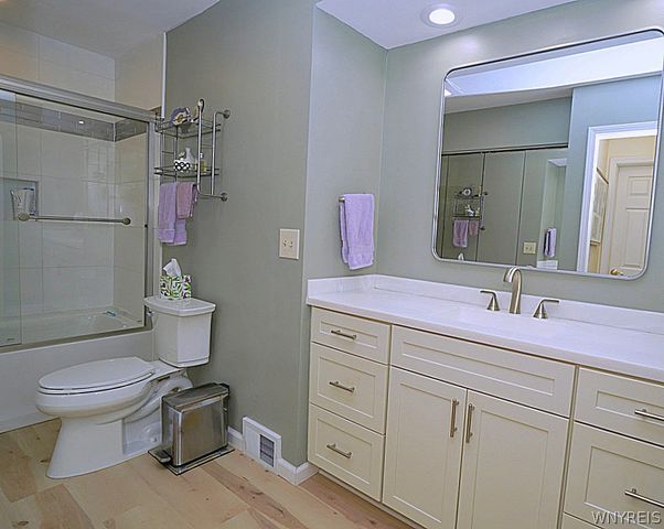 10 Sweet Bay Lane, Amherst, NY 14221