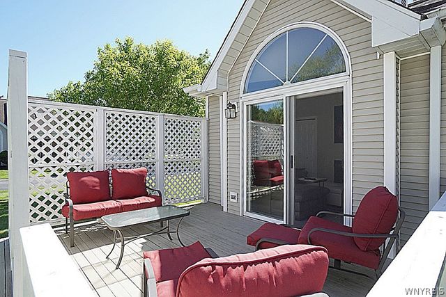 10 Sweet Bay Lane, Amherst, NY 14221