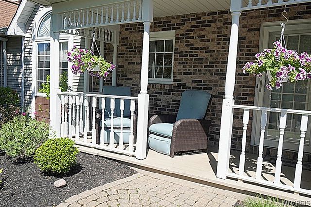10 Sweet Bay Lane, Amherst, NY 14221