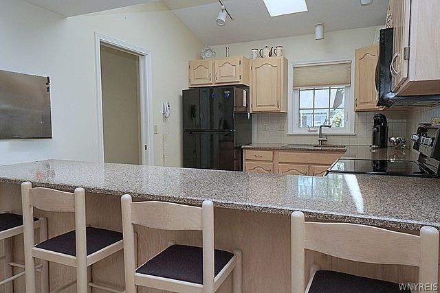 10 Sweet Bay Lane, Amherst, NY 14221