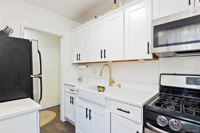 5225 39th Road 2C, Woodside, NY 11377