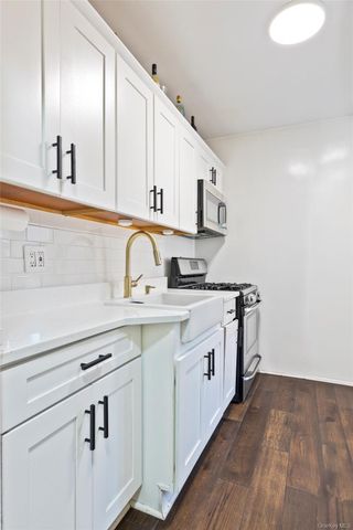 5225 39th Road 2C, Woodside, NY 11377