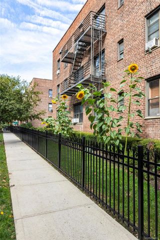 5225 39th Road 2C, Woodside, NY 11377