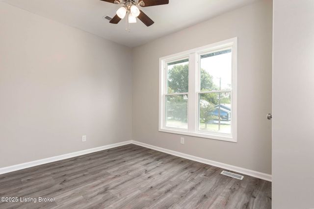 1052 CECIL Ave, Louisville, KY 40211