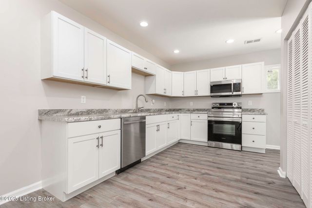 1052 CECIL Ave, Louisville, KY 40211