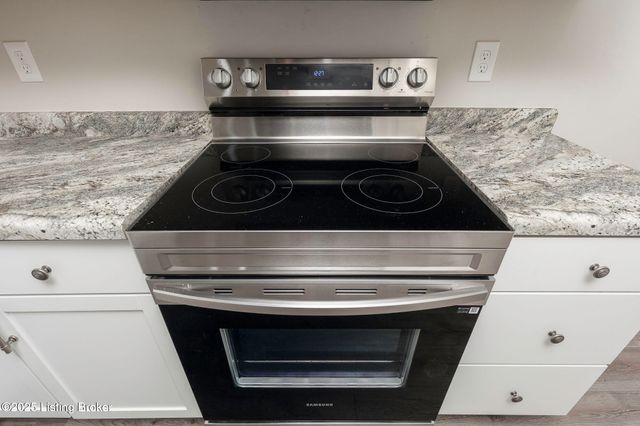 1052 CECIL Ave, Louisville, KY 40211