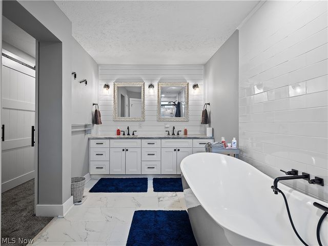 12674 Moss Point Road, Strongsville, OH 44136