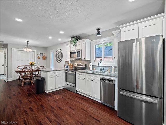 12674 Moss Point Road, Strongsville, OH 44136