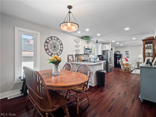 12674 Moss Point Road, Strongsville, OH 44136