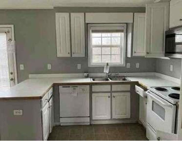 5374 Crown Oaks Drive, Lula, GA 30554