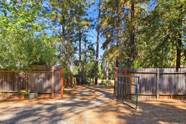11810 Hanley Dr, Grass Valley, CA 95949