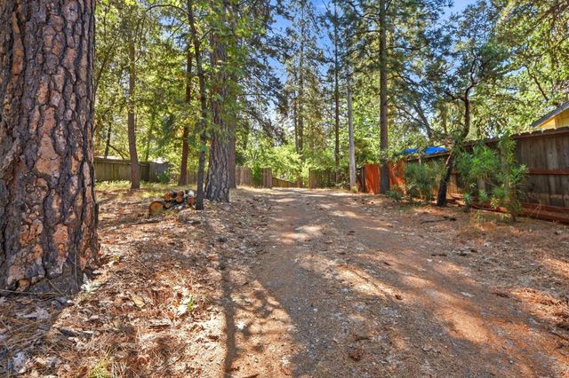 11810 Hanley Dr, Grass Valley, CA 95949