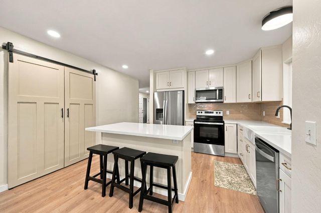11810 Hanley Dr, Grass Valley, CA 95949