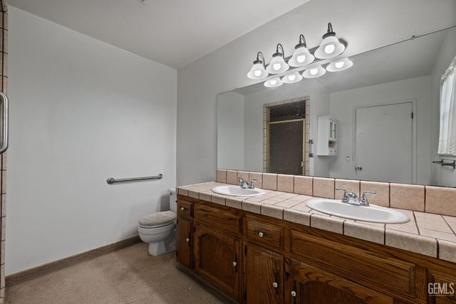 4204 Thatch Avenue, Bakersfield, CA 93313