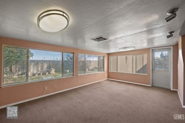 4204 Thatch Avenue, Bakersfield, CA 93313