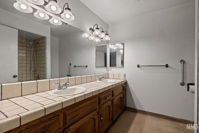 4204 Thatch Avenue, Bakersfield, CA 93313